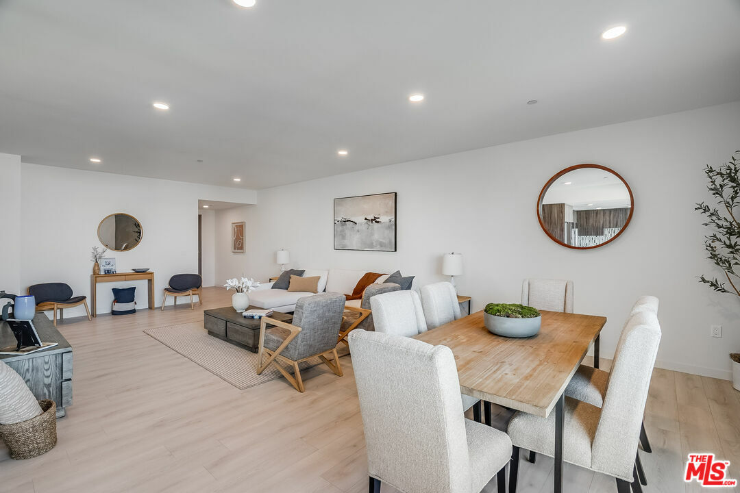 Property Photo:  1021  S Shenandoah St 101  CA 90035 