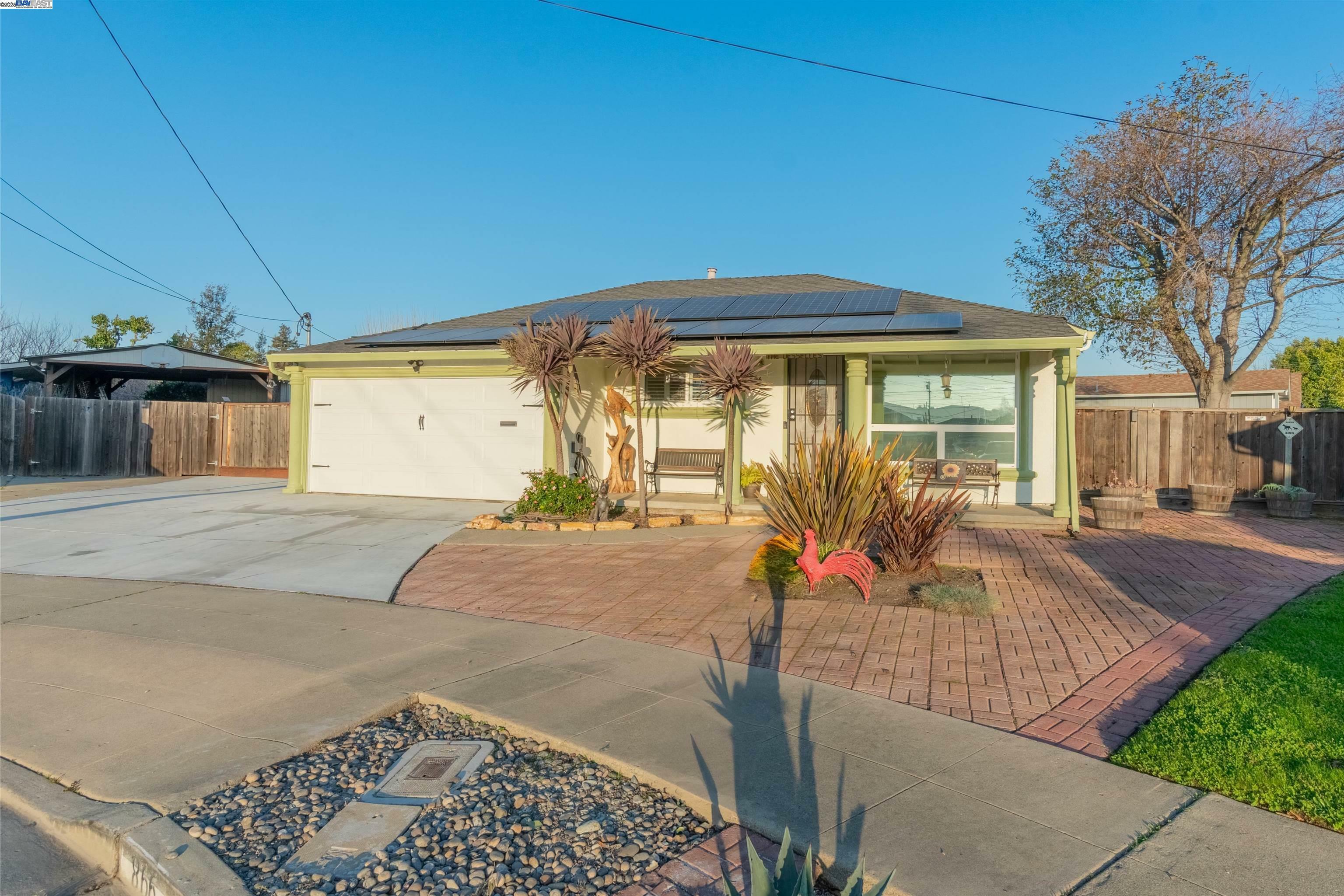 Property Photo:  866 Monterey Ct  CA 94578 