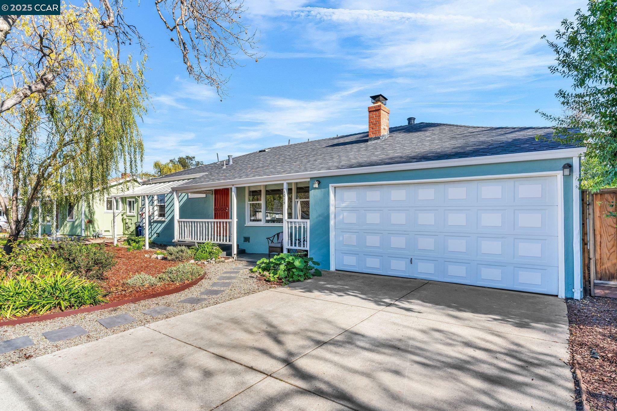 Property Photo:  1015 Hook Ave  CA 94523 