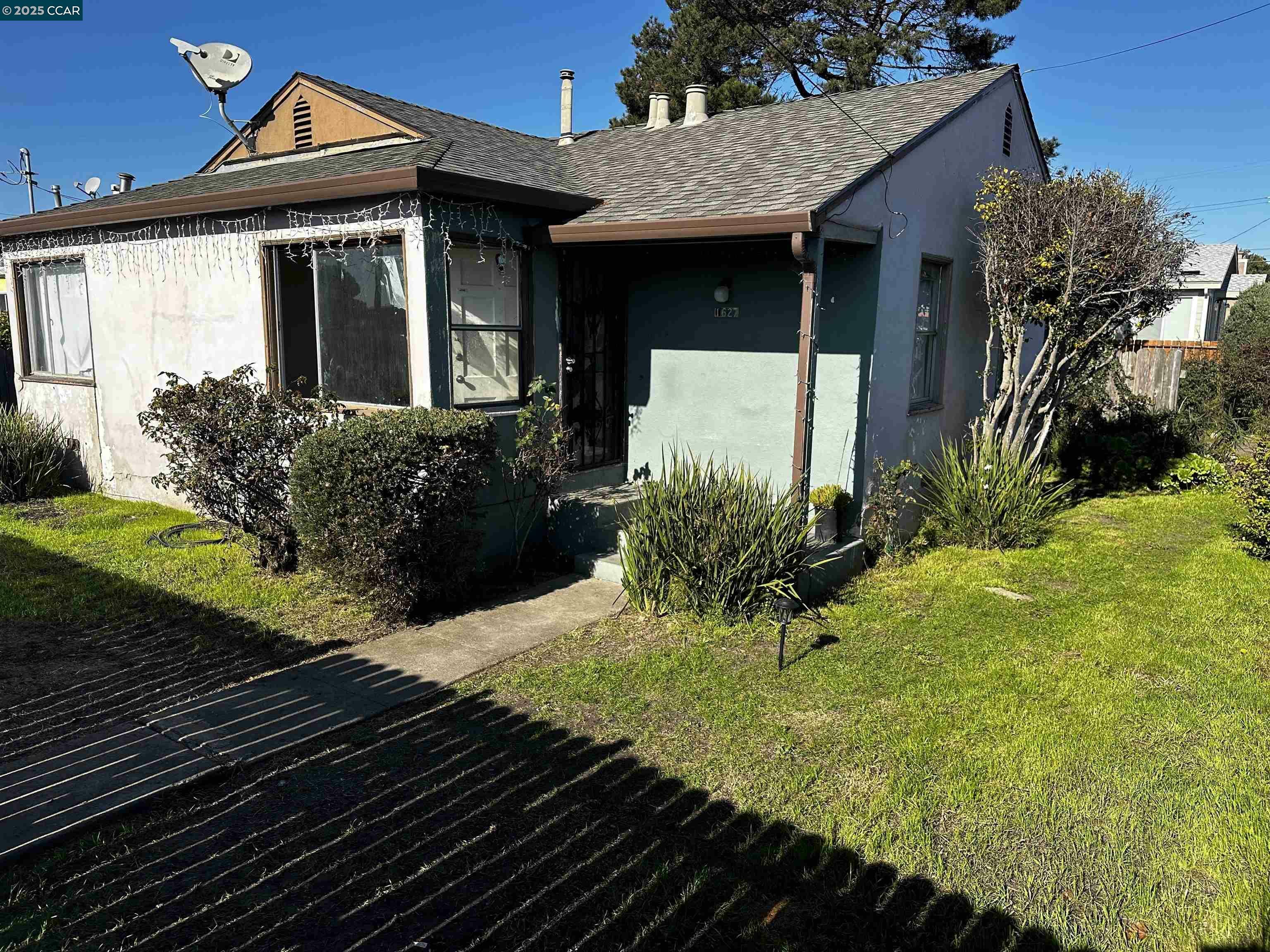 Property Photo:  1627 Esmond Ave  CA 94801 