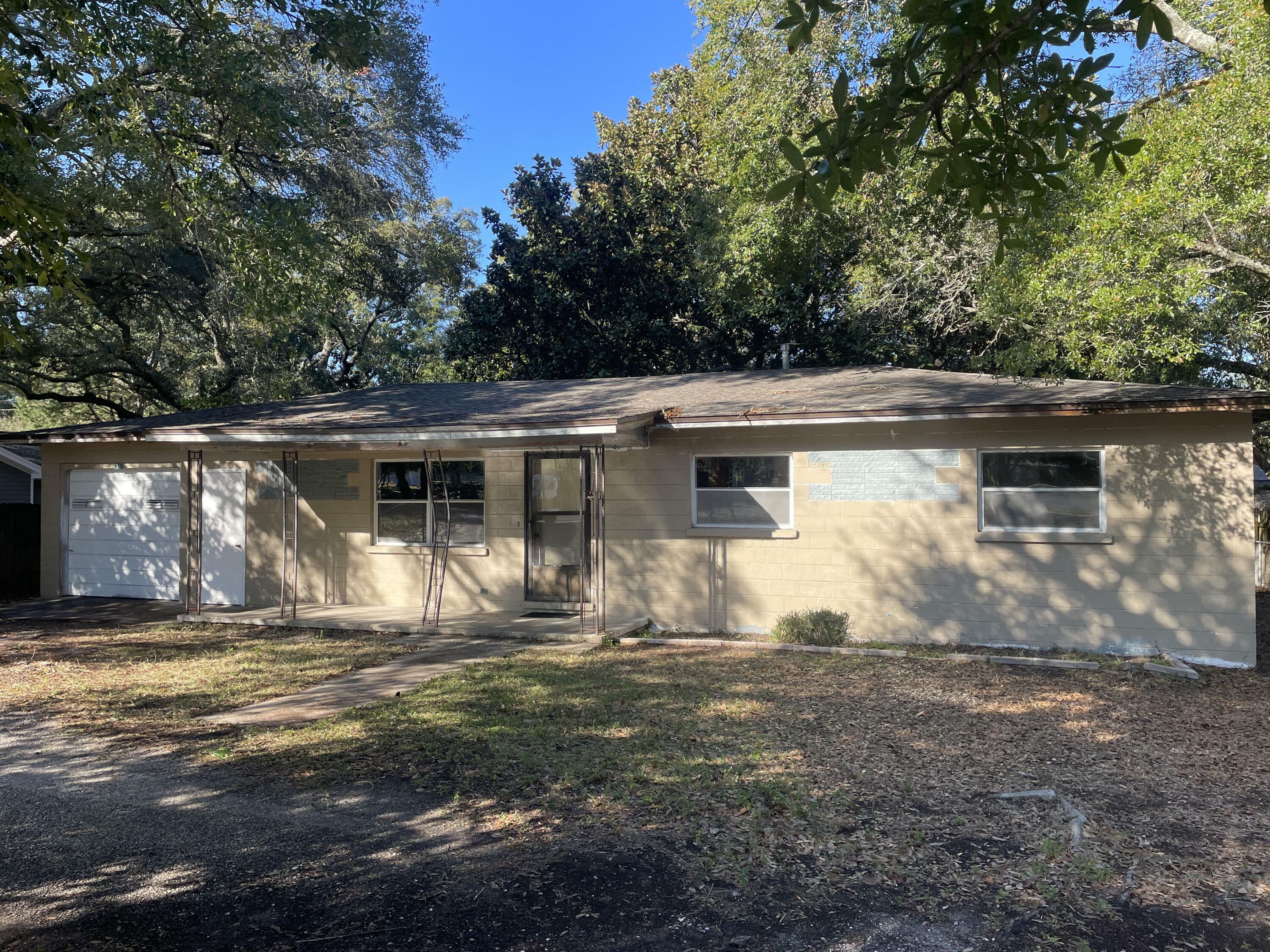 Property Photo:  305 Beal Parkway  FL 32548 