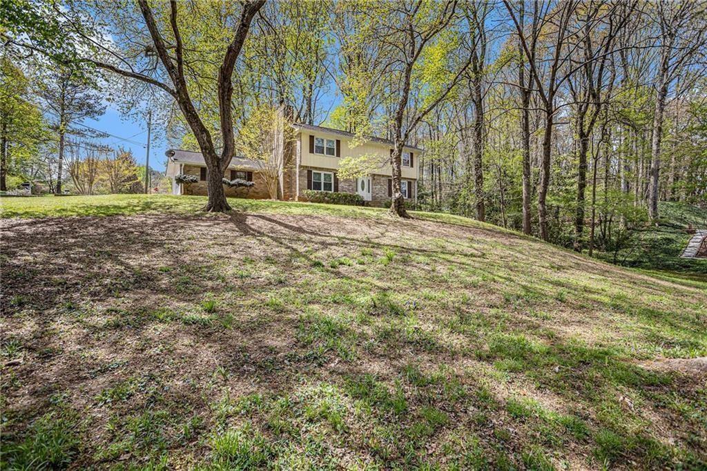 Property Photo: 620 Oakstone Way GA 30075