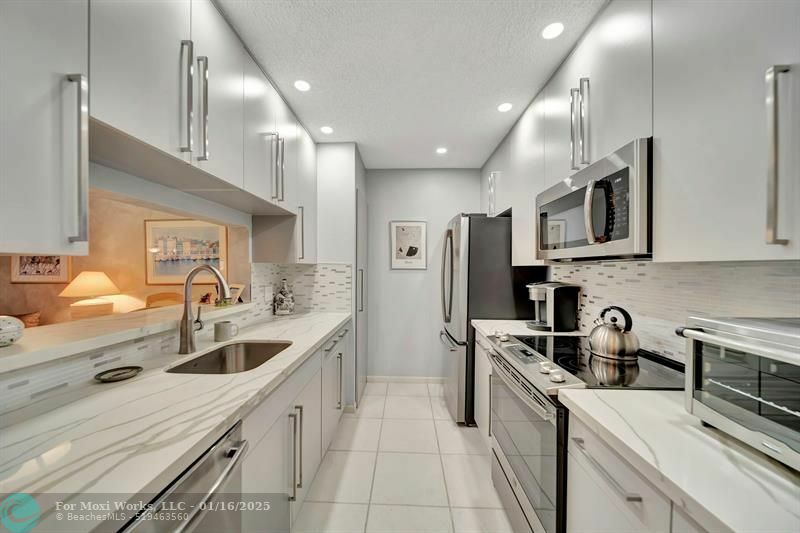 Property Photo:  12501 SW 14th St 408 R  FL 33027 