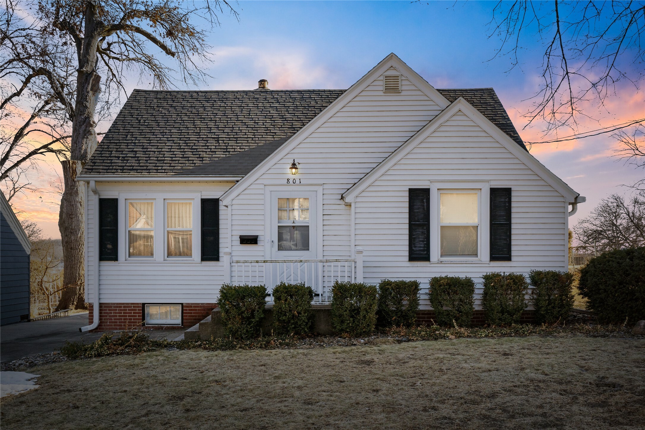 Property Photo:  801 5th Street  IA 50265 