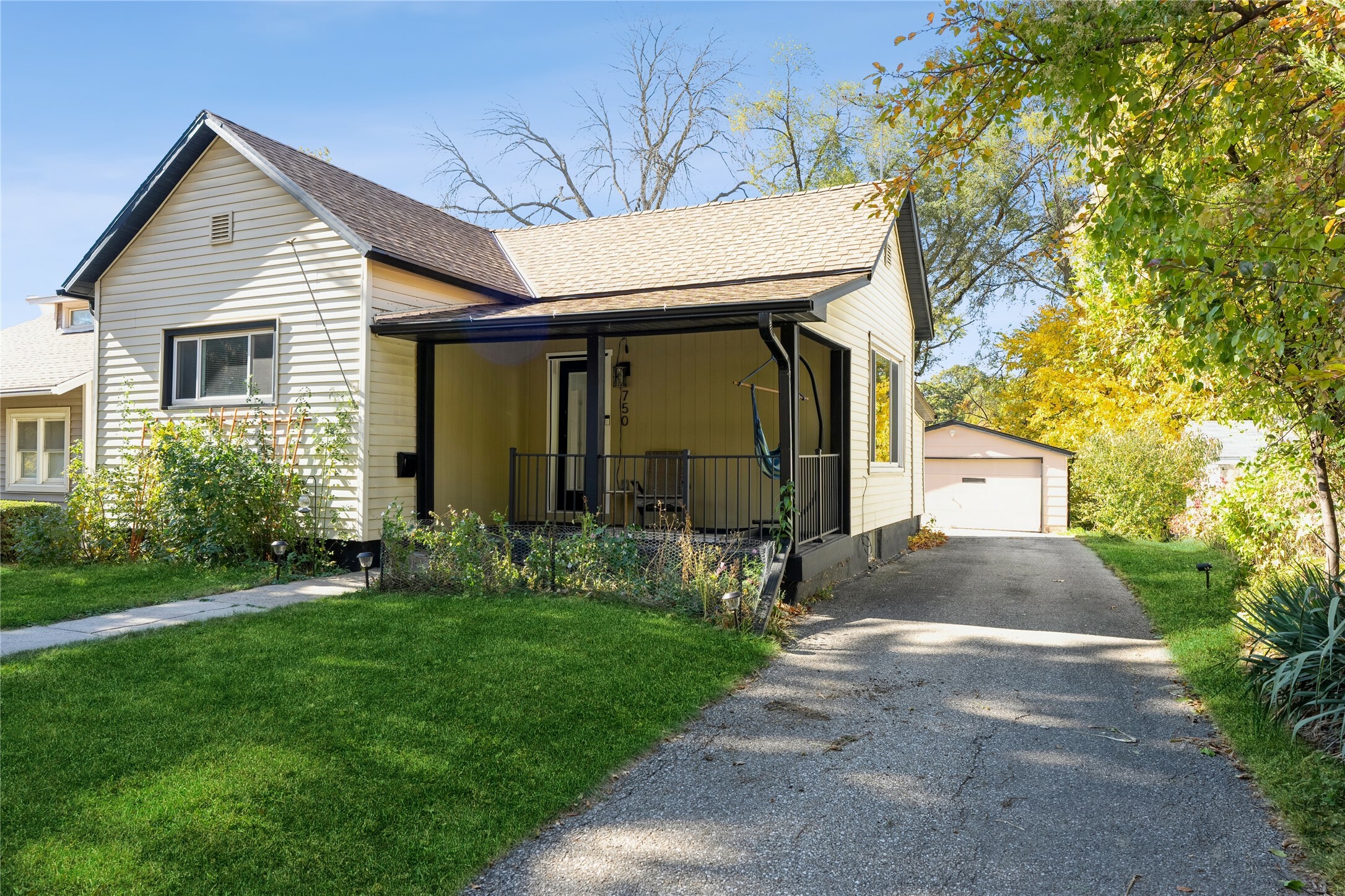 Property Photo:  750 24th Street  IA 50312 