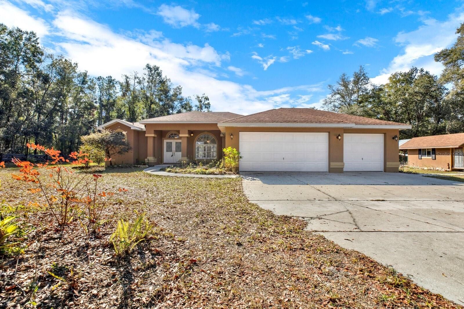 Property Photo: 26208 Pine Hill Drive FL 34601