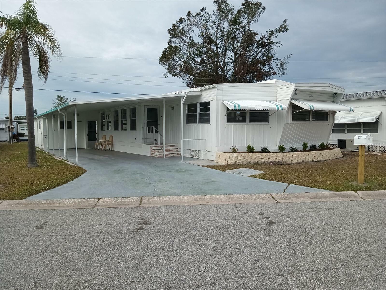 Property Photo:  5013 Oakland Hills Avenue  FL 34234 