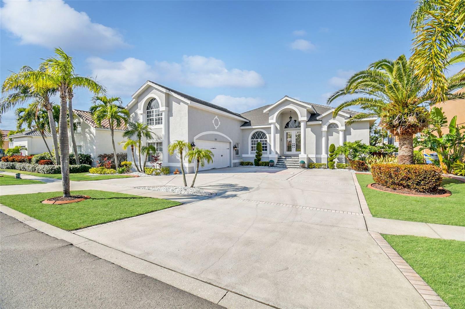 Property Photo:  921 Allegro Lane  FL 33572 