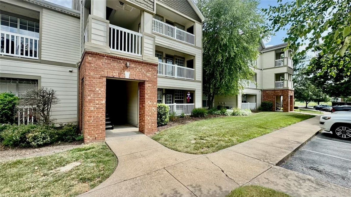 Property Photo: 4261 Meadow Creek 303 AR 72703