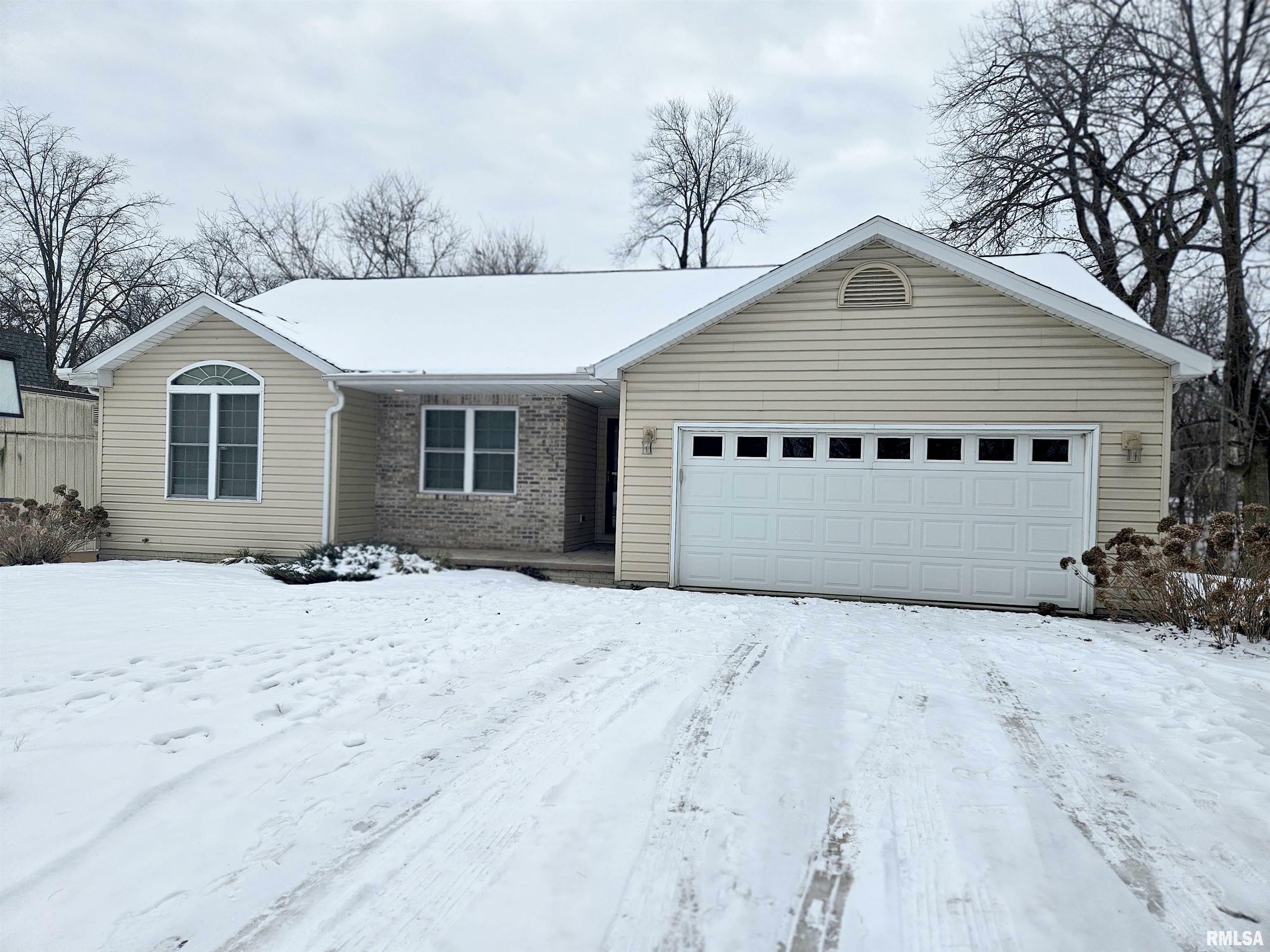 Property Photo:  9438 W Lake Camelot Drive  IL 61547 