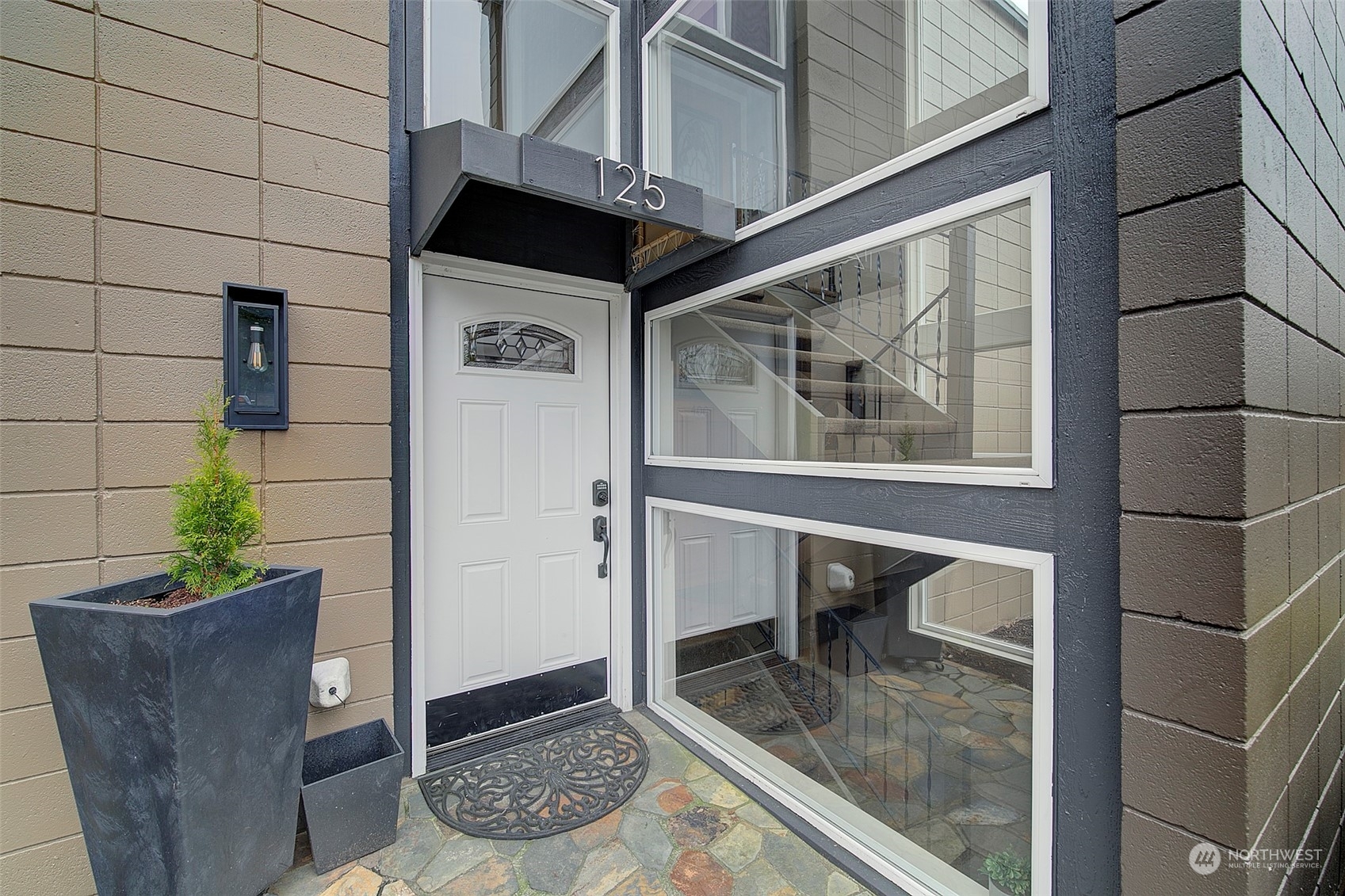 Property Photo:  125  3rd Avenue 200  WA 98033 