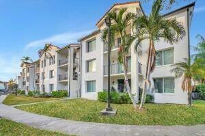 Property Photo: 122 Villa Circle #122 FL 33435