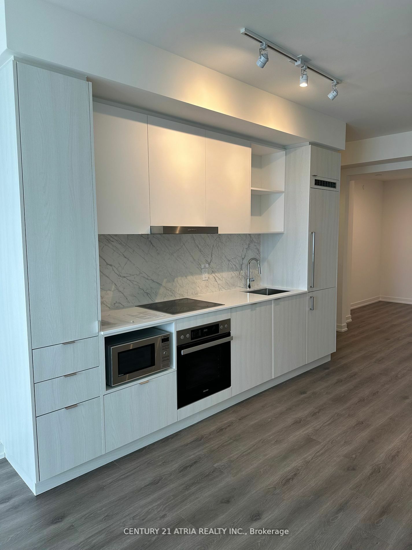 Property Photo:  138 Downes St 5508  ON M5E 0E4 