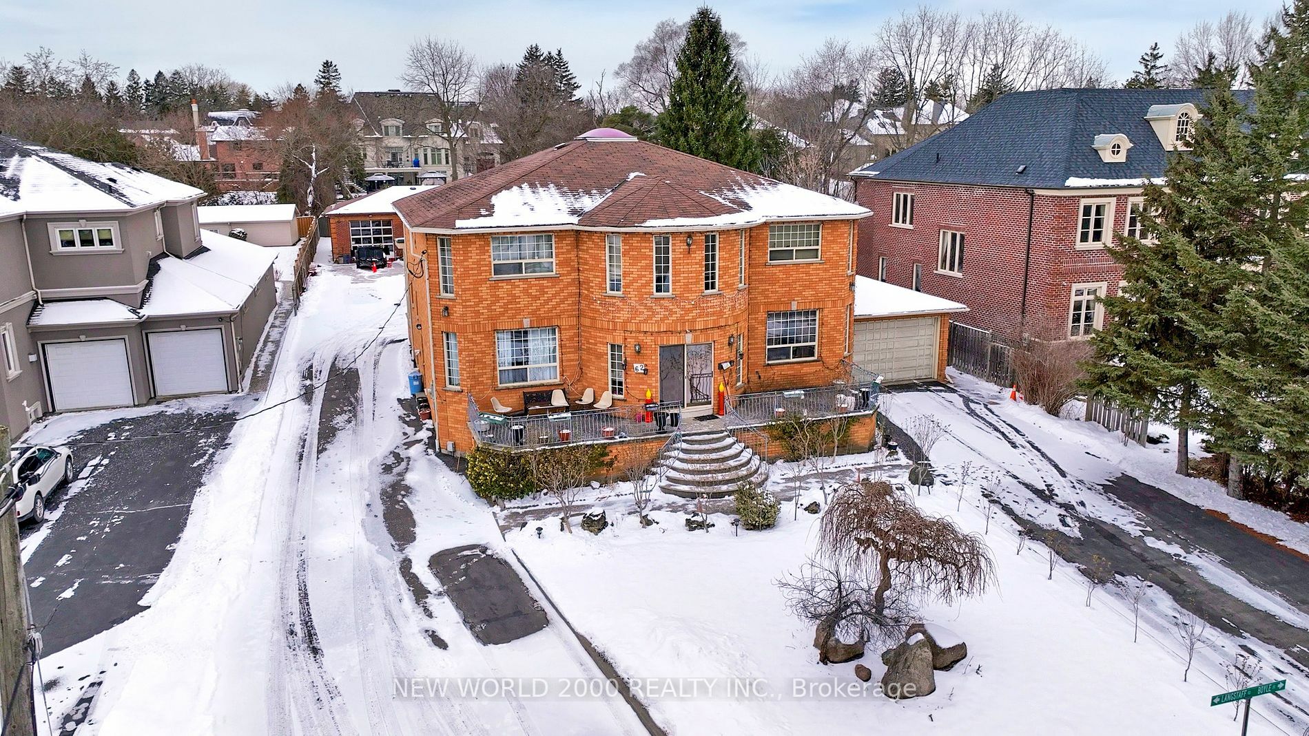 Property Photo:  62 Langstaff Rd W  ON L4C 6N3 