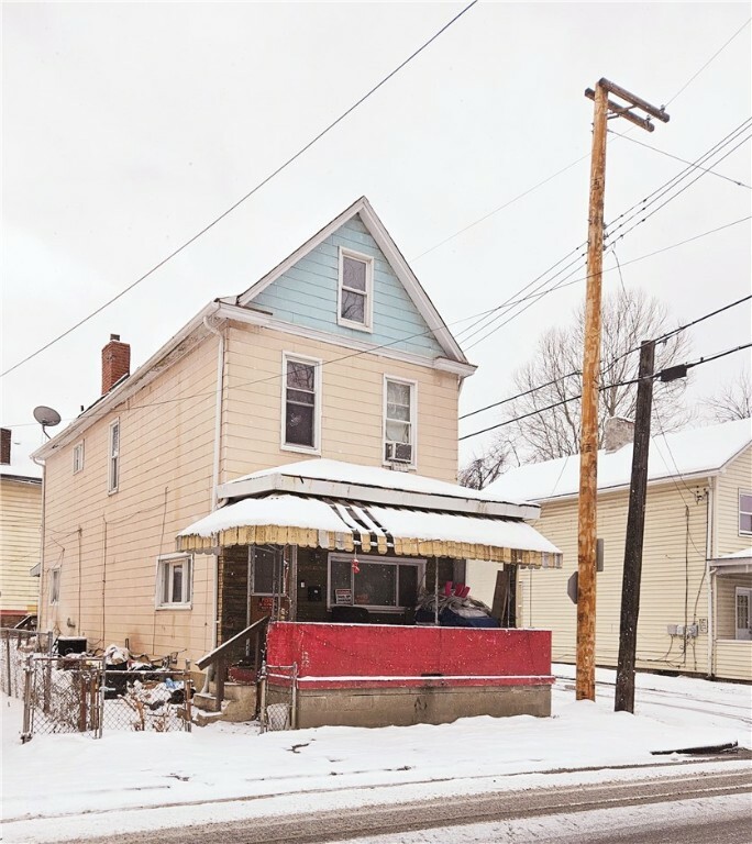 Property Photo:  2500 Irwin St  PA 15132 