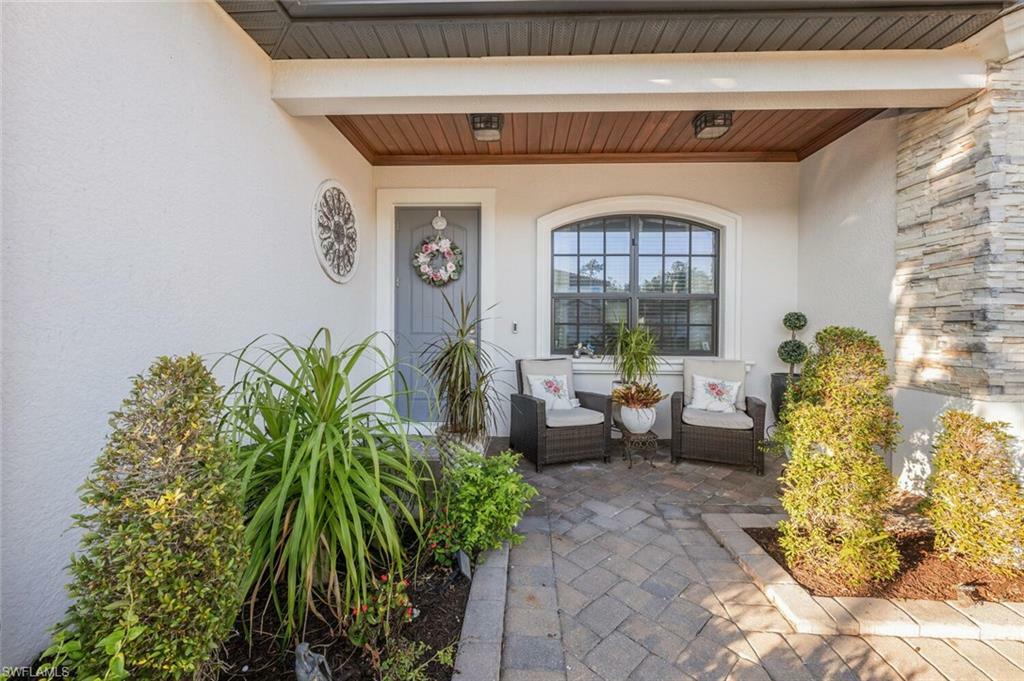 Property Photo: 2115 Antigua Ln FL 34120