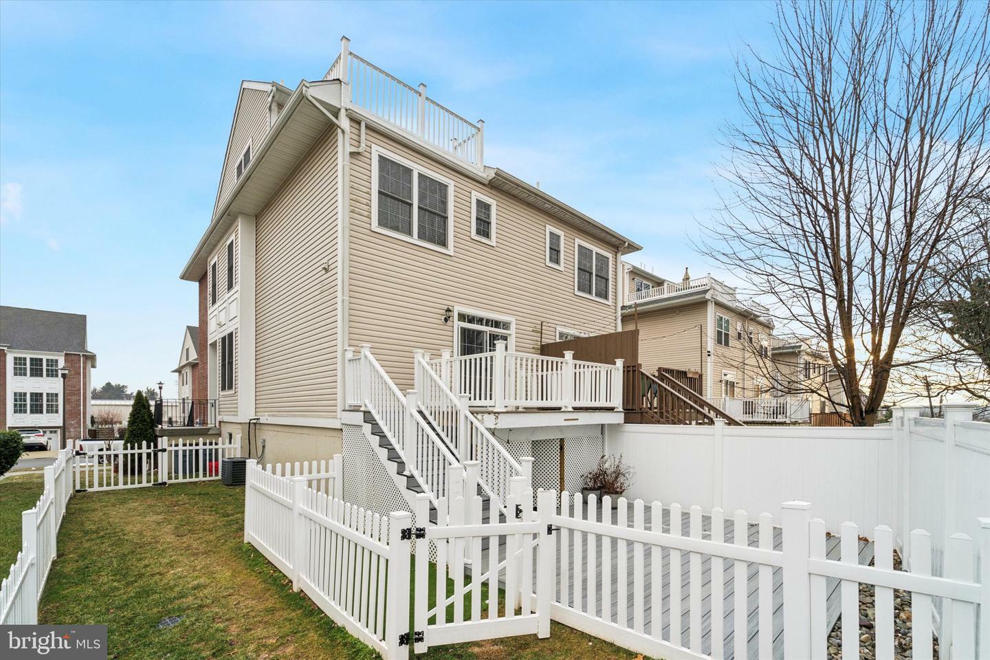 Property Photo:  514 Kingsley Court  PA 19128 