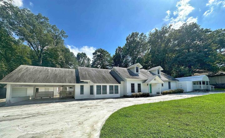 Property Photo: 2401 Forrest Park Drive AR 71923