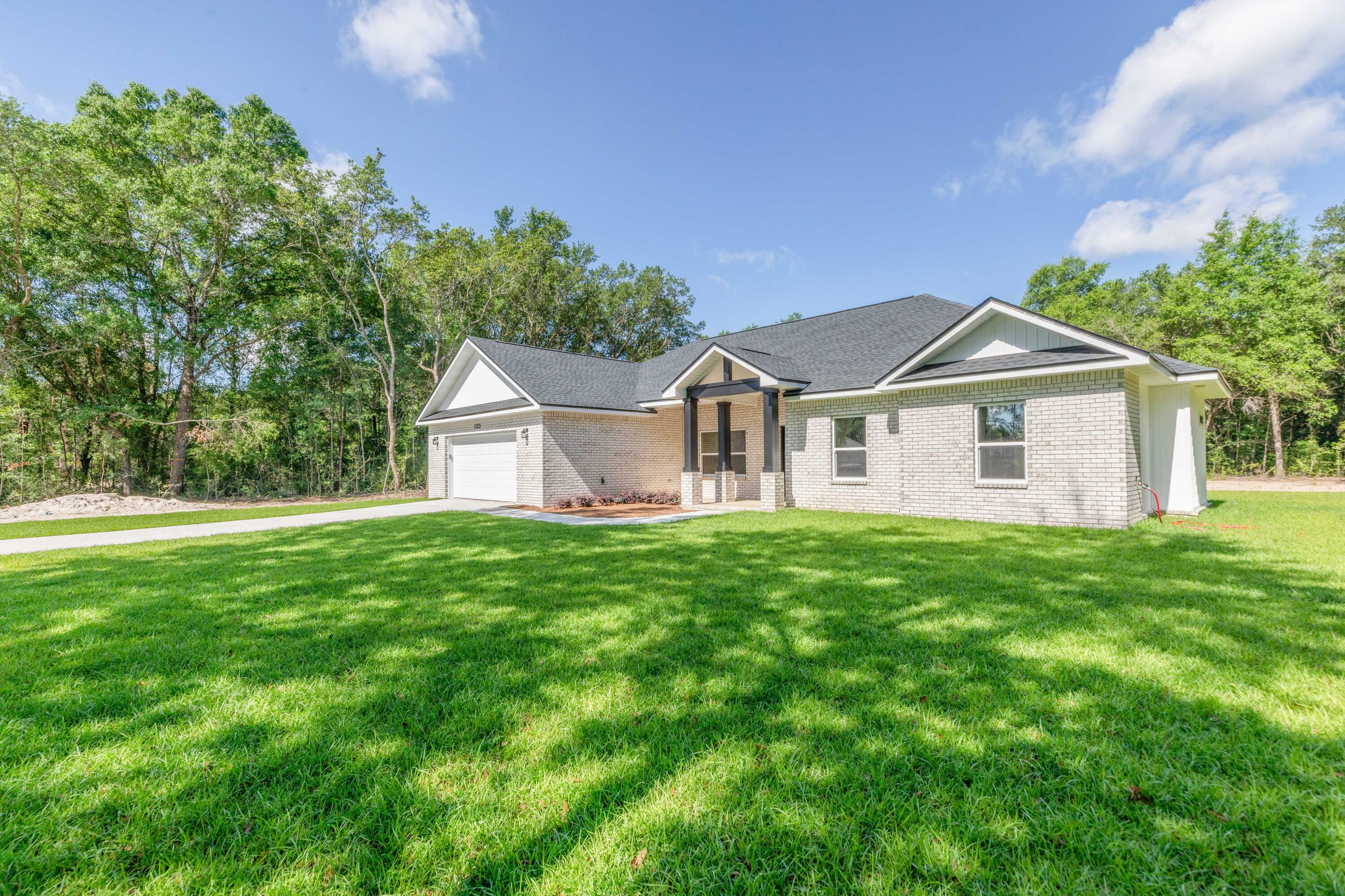 Property Photo: 5848 Phillip Road FL 32539