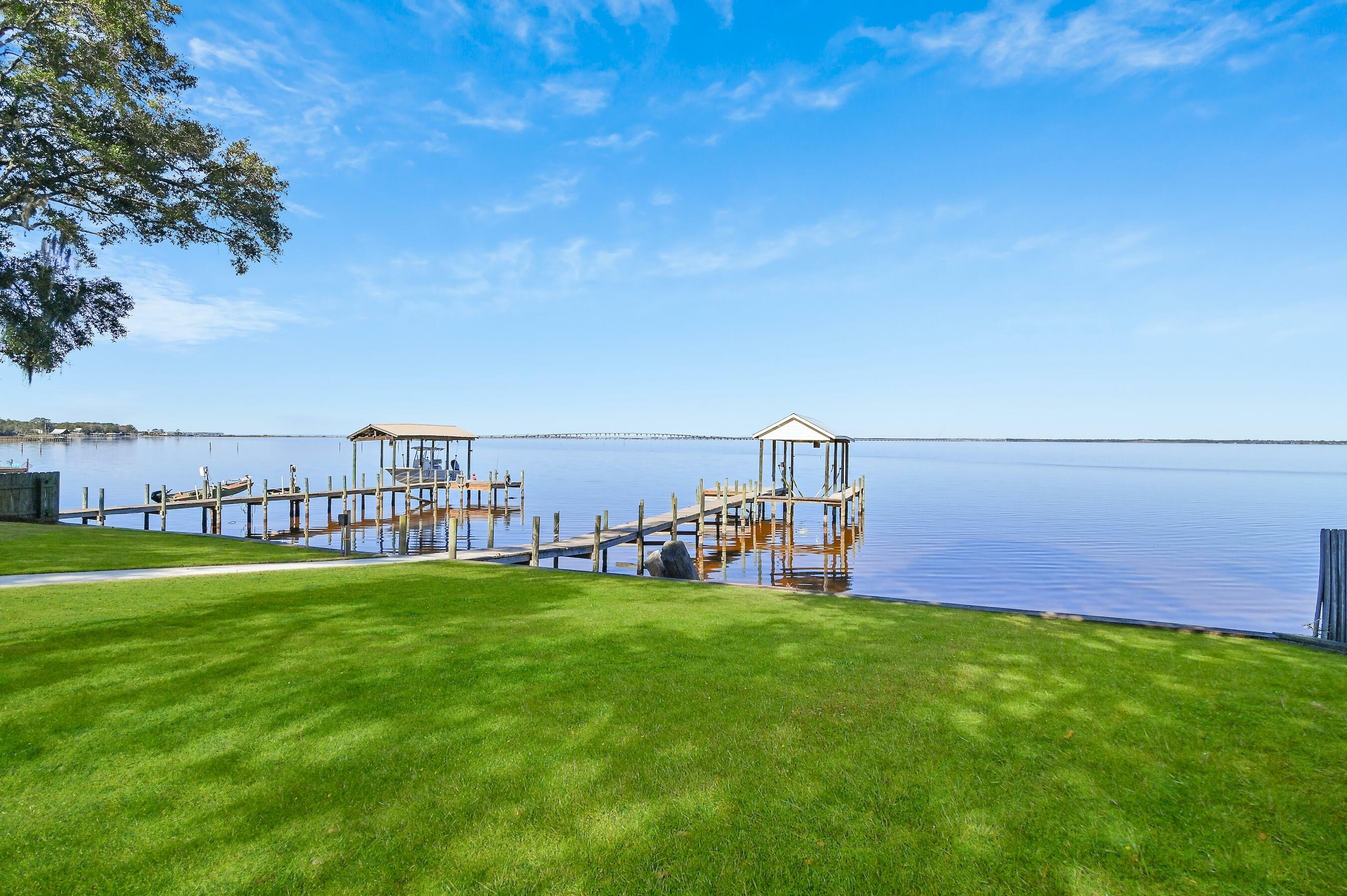 Property Photo: 194 W Mitchell Avenue FL 32459