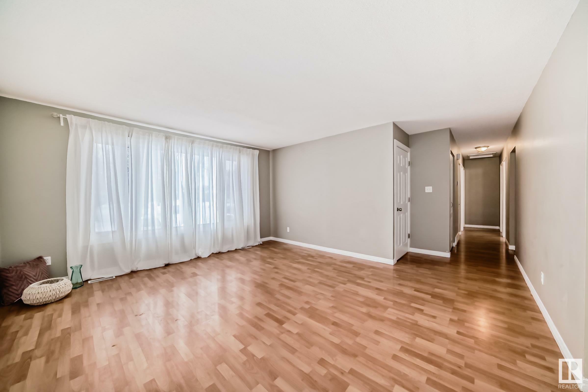 Property Photo:  3 Rosewood Place  AB T8A 2H3 