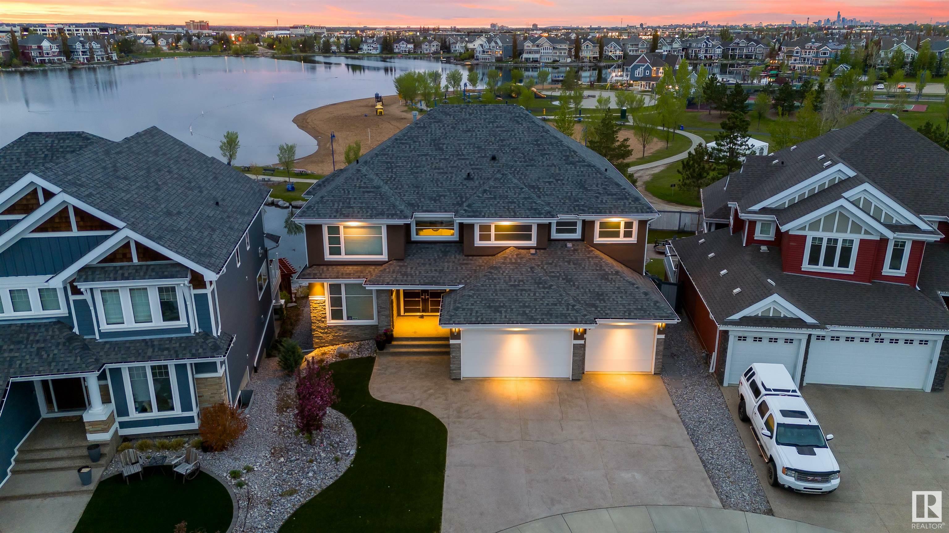 Property Photo: 8818 19 Avenue SW AB T6X 1X6