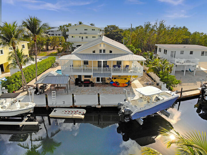 Property Photo: 28 Center Lane FL 33037