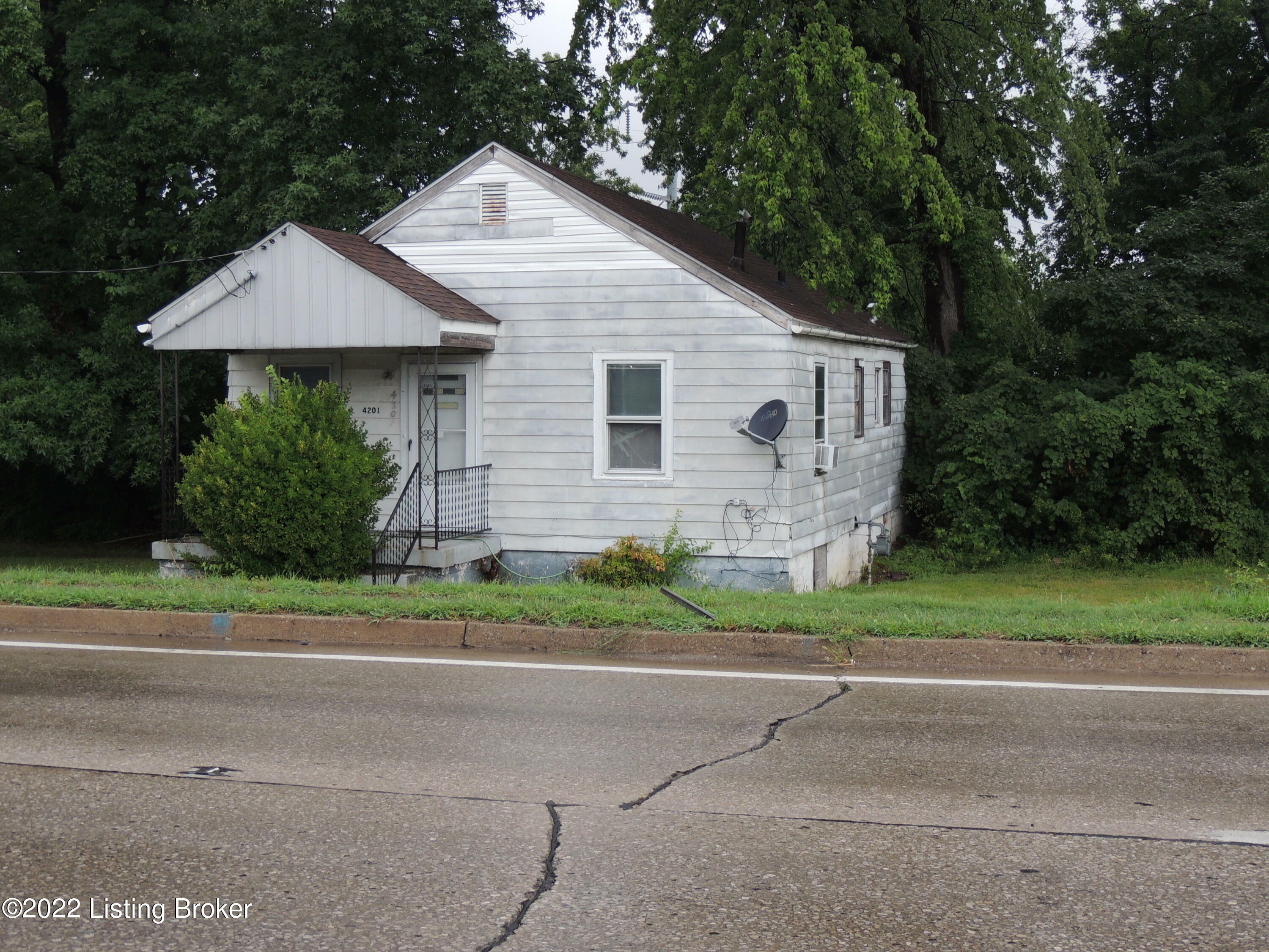 Property Photo:  4201 Outer Loop  KY 40219 