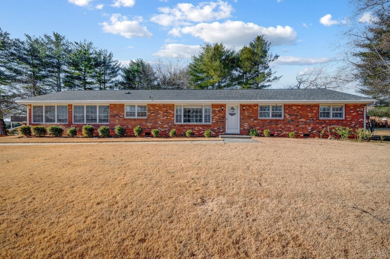 Property Photo: 1727 Grandview Rd VA 24523