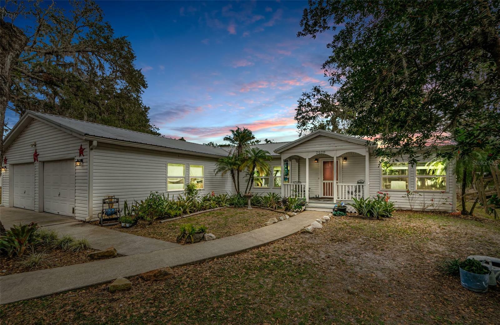 Property Photo: 2608 Ellis Road FL 33565