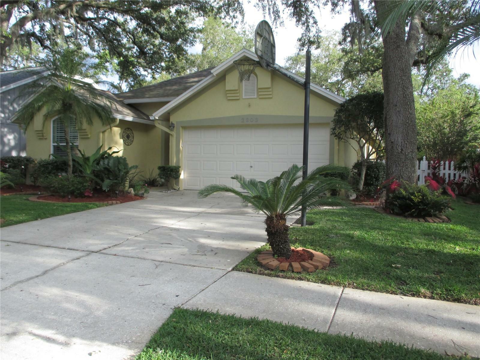 Property Photo:  2303 Millcreek Court  FL 33596 