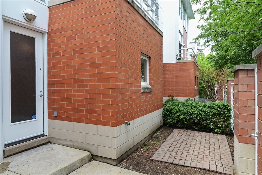 Property Photo:  2930 N Paulina Street  IL 60657 