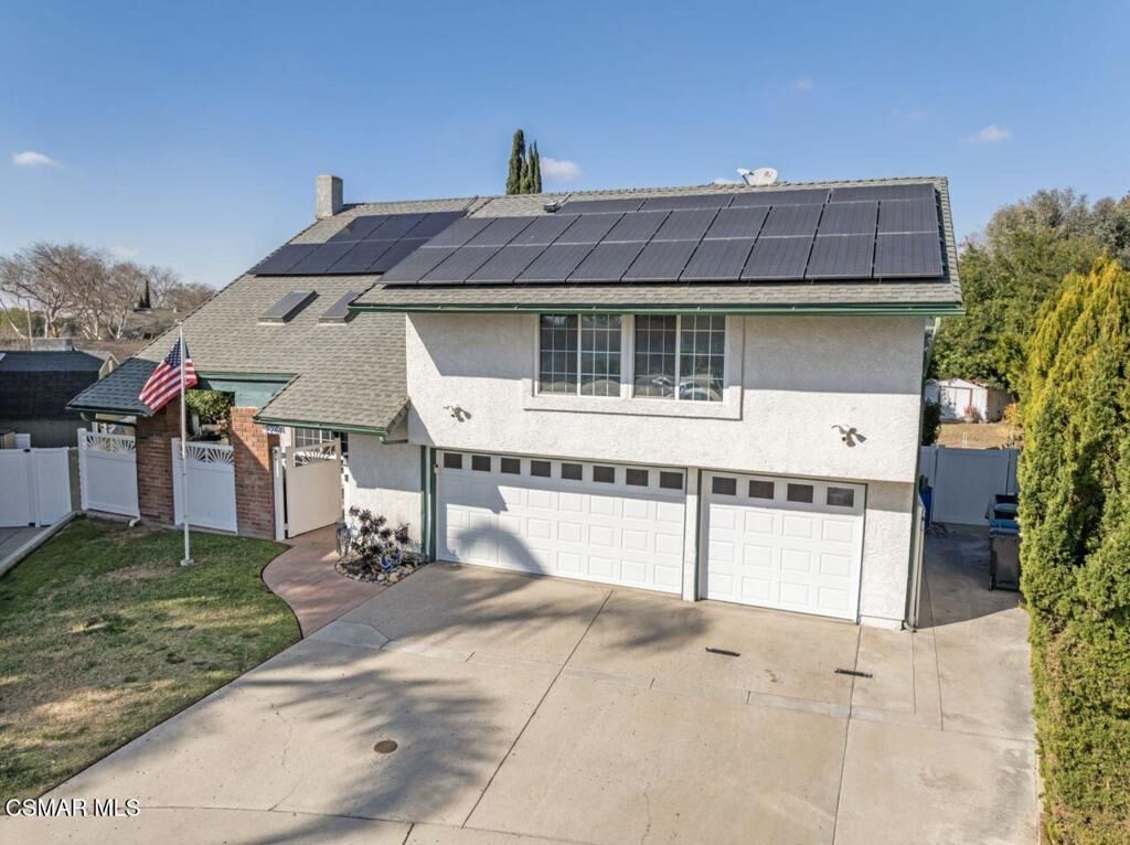 Property Photo:  2261 Chesterton Street  CA 93065 