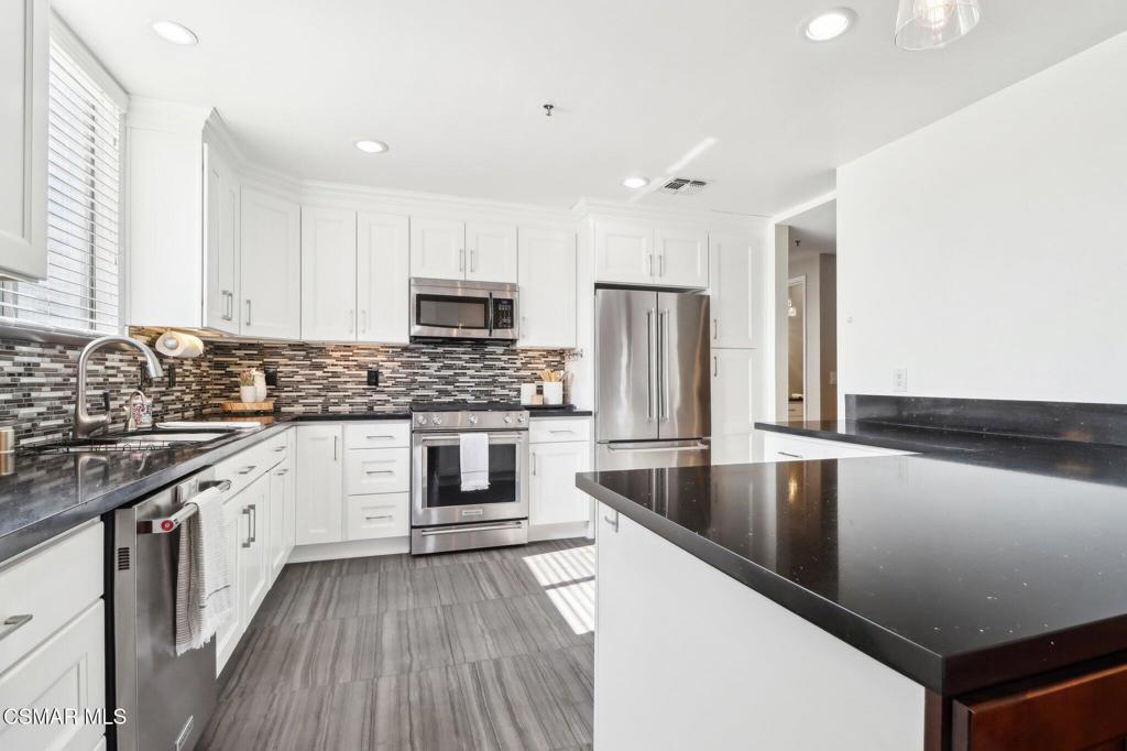 Property Photo: 5350 White Oak Avenue 308 CA 91316