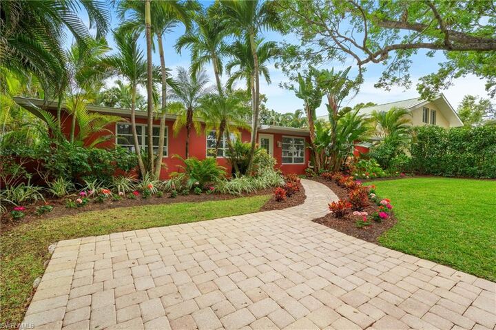 Property Photo:  432 3rd Ave N  FL 34102 