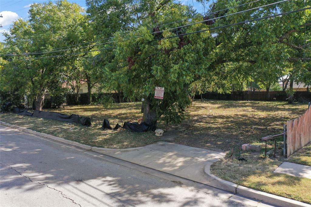 Property Photo:  704 E Rogers Street  TX 76011 