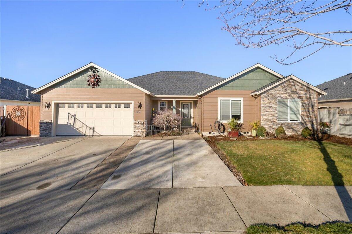 3271 Dearborn Lane  Medford OR 97504 photo