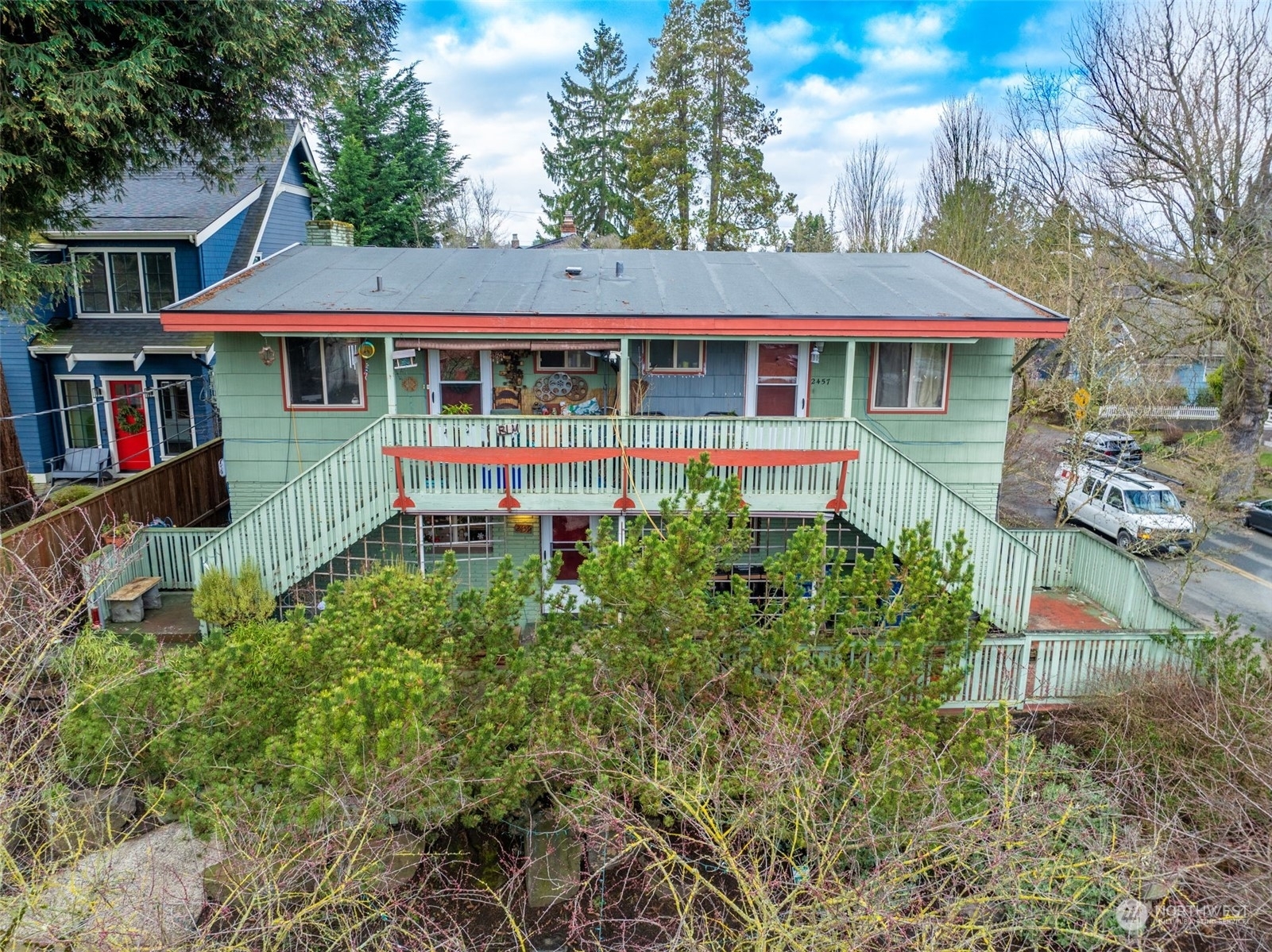 Property Photo:  2455  Queen Anne Avenue N  WA 98109 