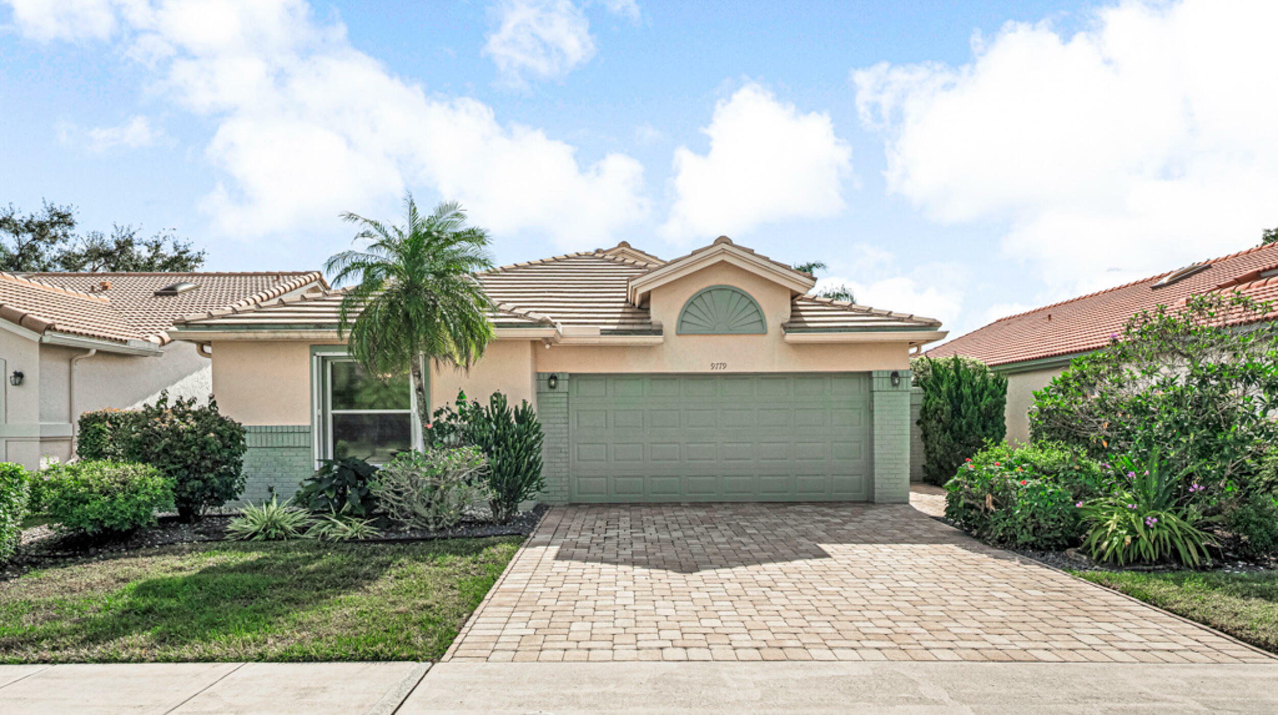 Property Photo:  9779 Harbour Lake Circle  FL 33437 