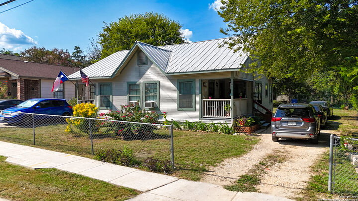 Property Photo: 1411 W Summit Ave TX 78201
