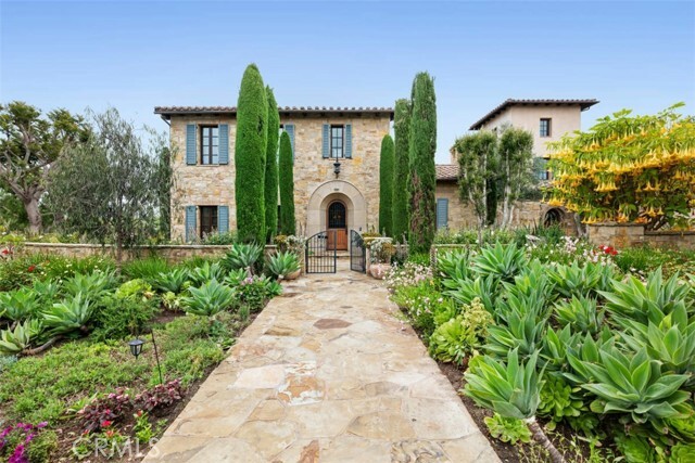 Property Photo: 28 Black Falcon CA 92603