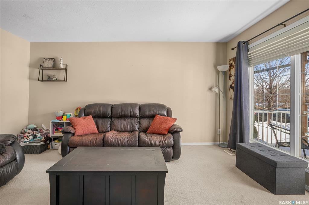 Property Photo:  526 Denham Way  SK S7R 1E7 