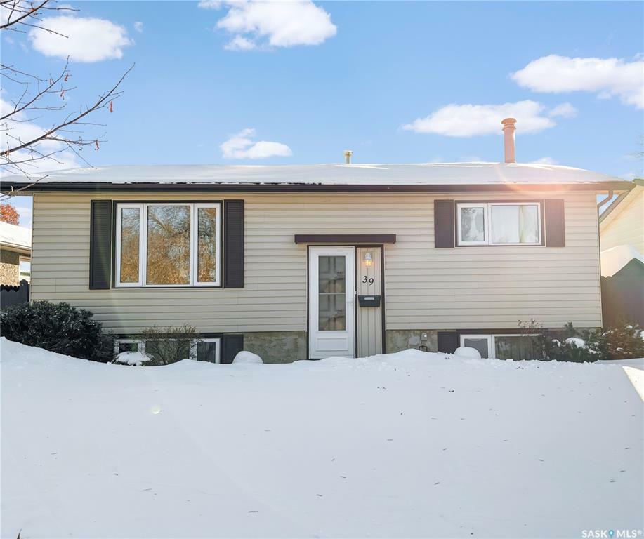 Property Photo:  39 Patterson Crescent  SK S7L 5A8 