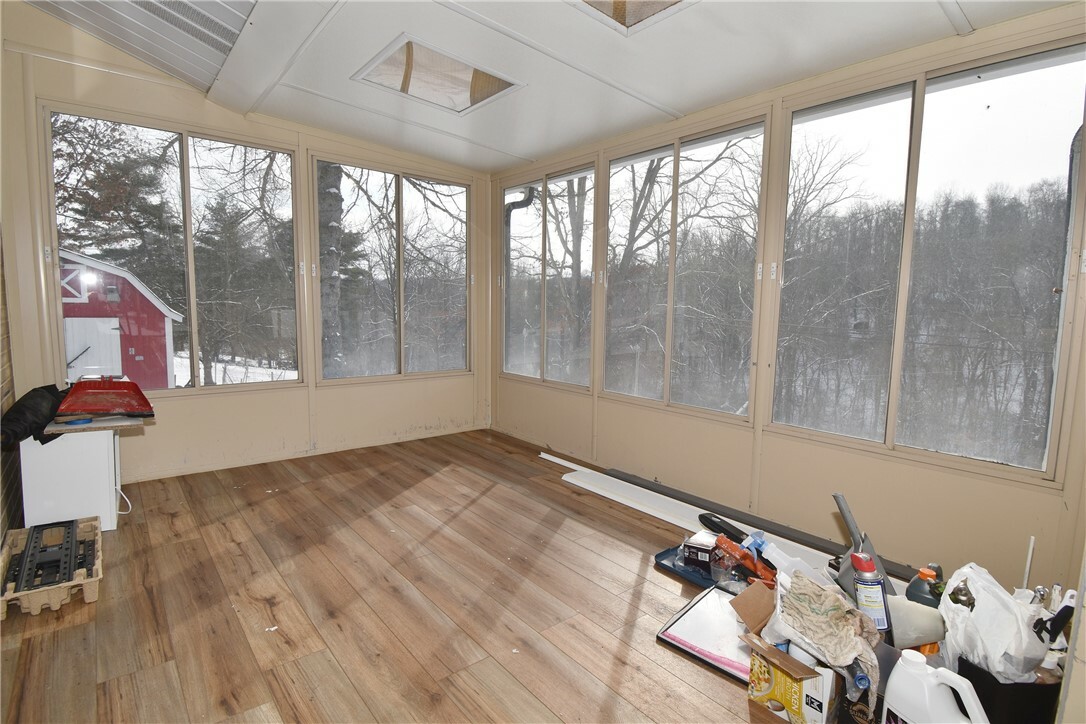 Property Photo: 1901 North Road PA 15057