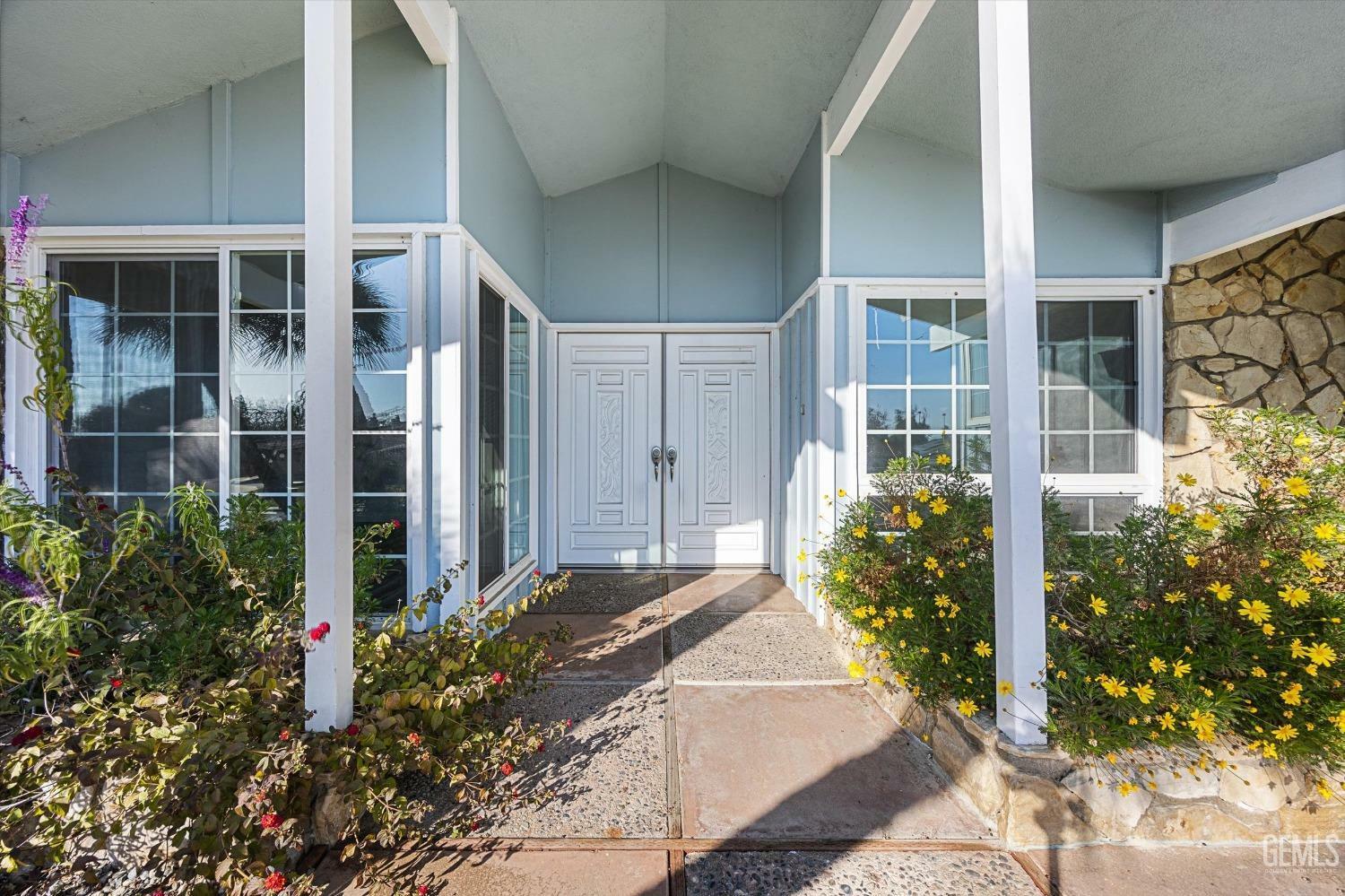 Property Photo:  5118 Annadale Drive  CA 93306 