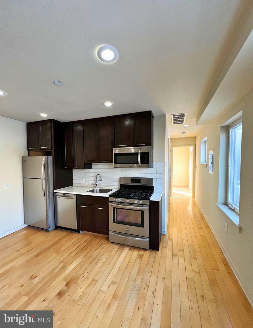 Property Photo:  847 N 16th Street 2  PA 19130 