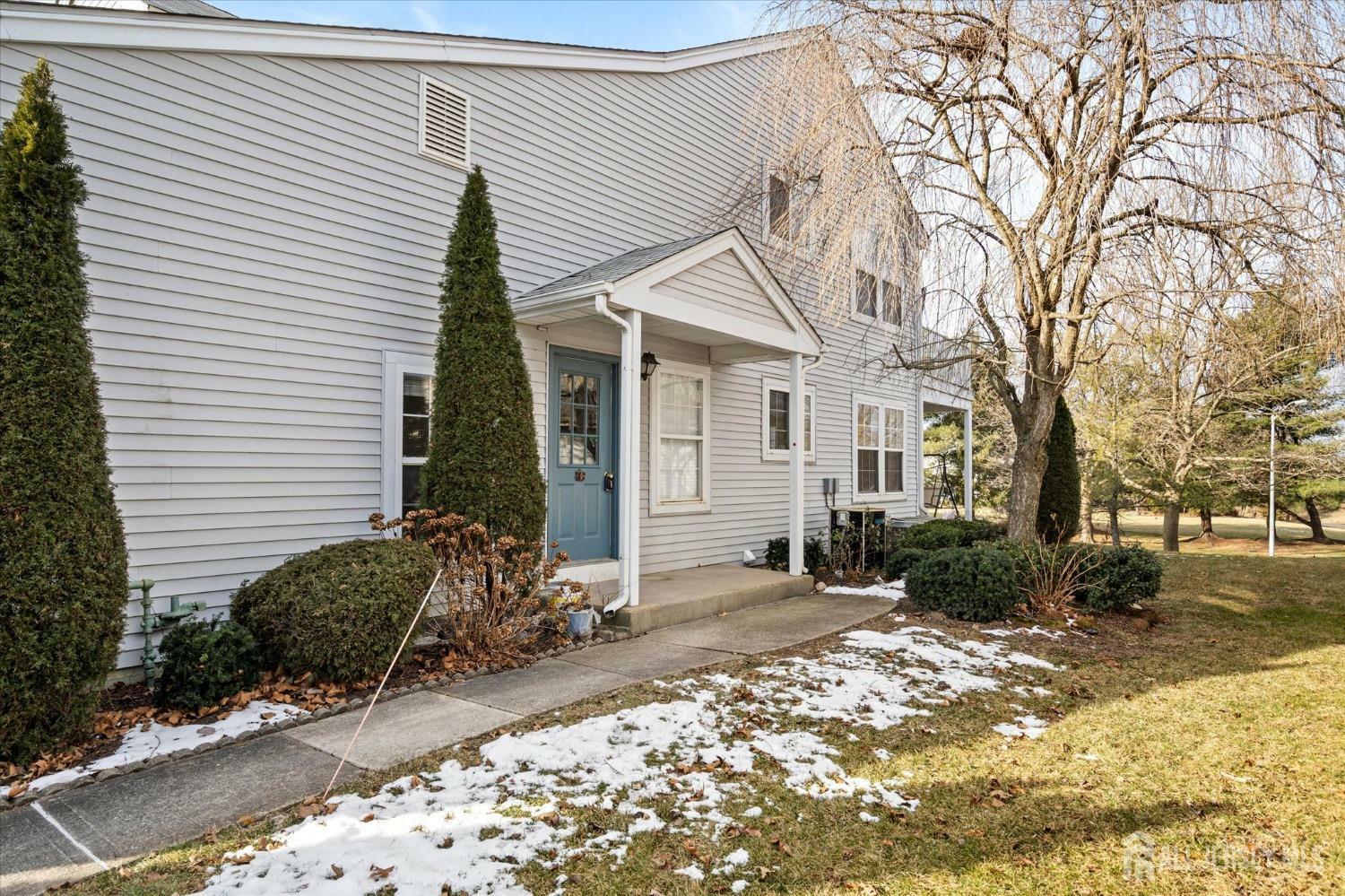 Property Photo:  9 Abraham Lincoln Court C  NJ 08831 