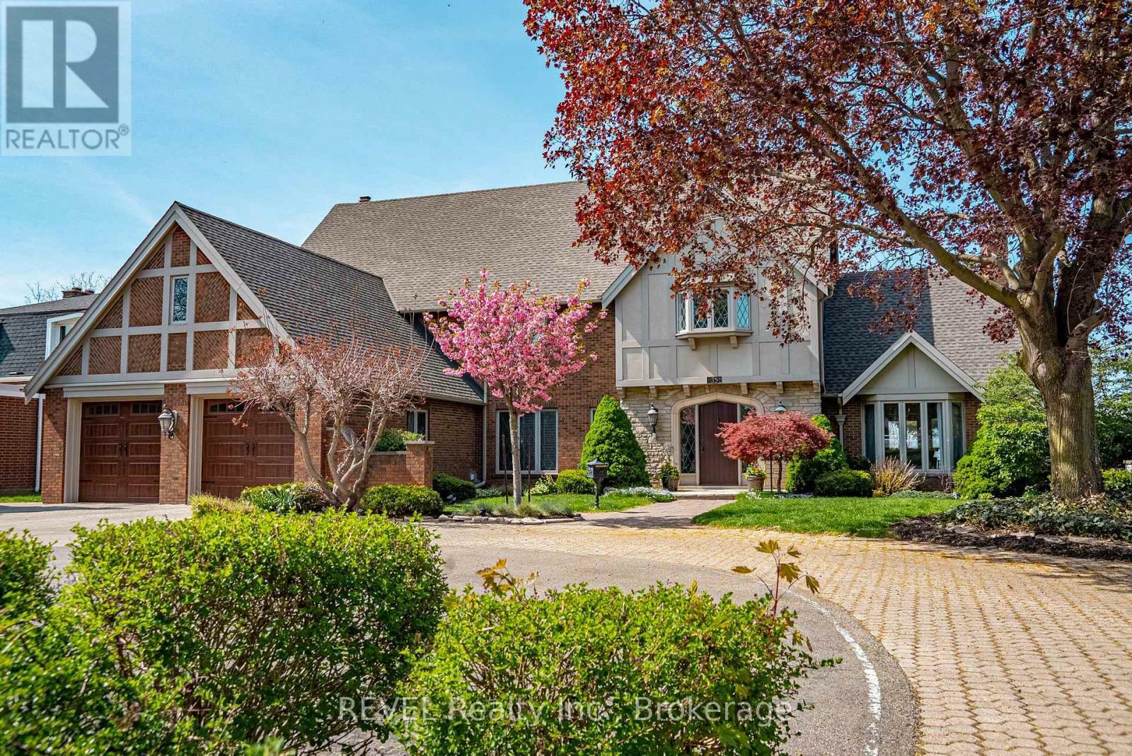 Property Photo: 35 Clearview Heights ON L2T 2W4
