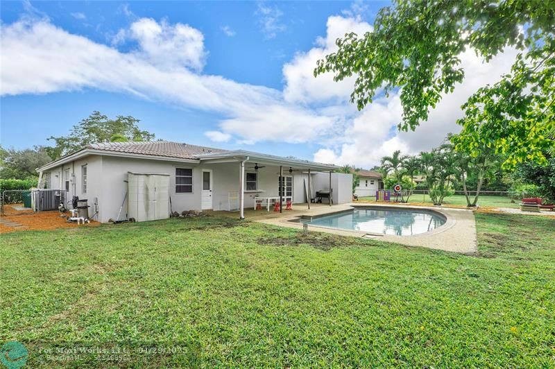 Property Photo:  846 Ramblewood Dr  FL 33071 