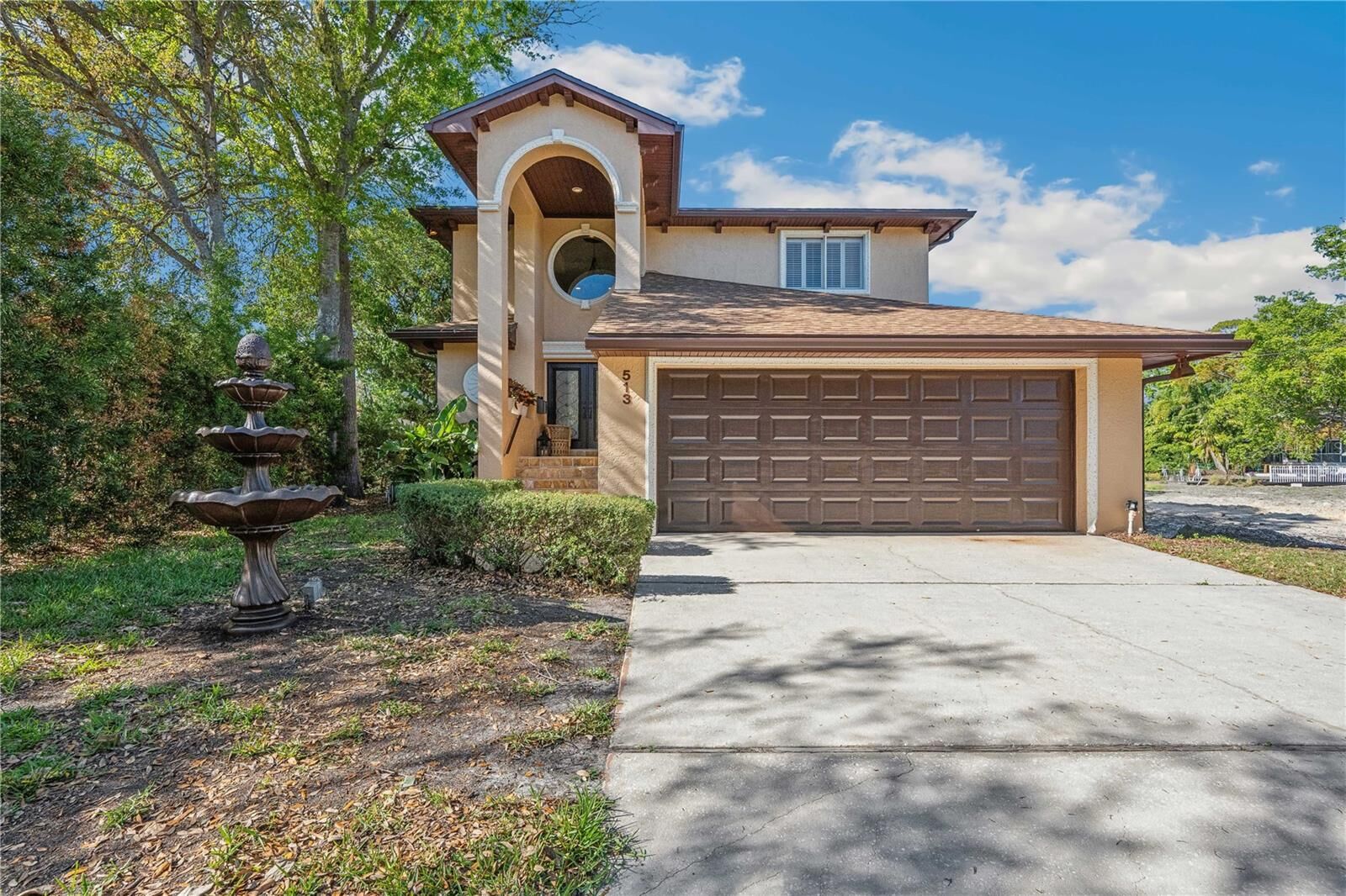 Property Photo:  513 Suwanee Circle  FL 33606 